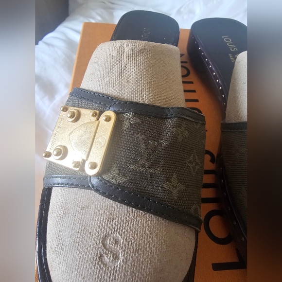 Authentic Louis vuitton clogs/ slides - Picture 4 of 11
